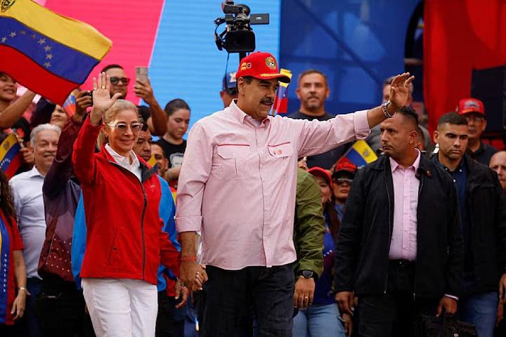 Maduro was caught in the bedroom -