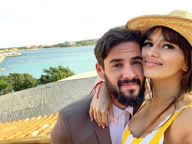 Qalmaqal: Süni intellekt məşhur futbolçunun həyat yoldaşının cinsi obrazını yaratdı