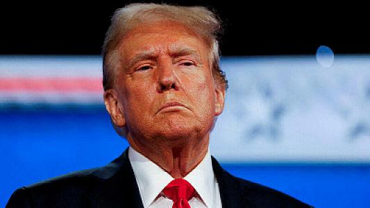 Tramp israrla Qrenlandiyanı 