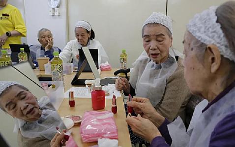 Bu ölkədə yaşı 100-dən çox olanların sayı 100 minə çatır 