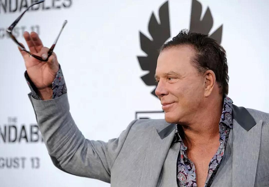 Famous actor was seen in an unrecognizable state -