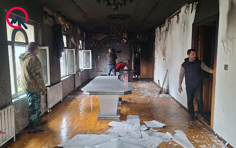 Oğrular mürəbbə yeyib evi yandırdılar - 