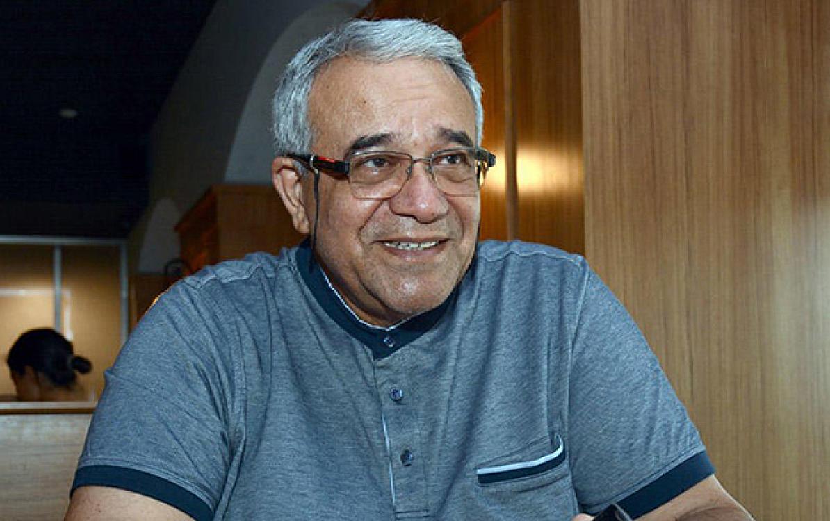 Cahangir Novruzov Prezidentin fəxri diplomu ilə 