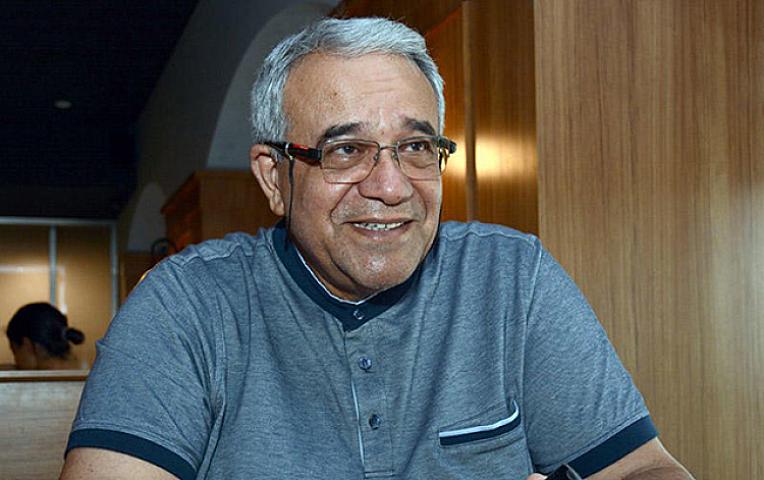 Cahangir Novruzov Prezidentin fəxri diplomu ilə 