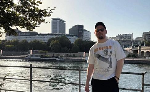 Rusiyalı jurnalist Parisdə müəmmalı şəkildə ölüb