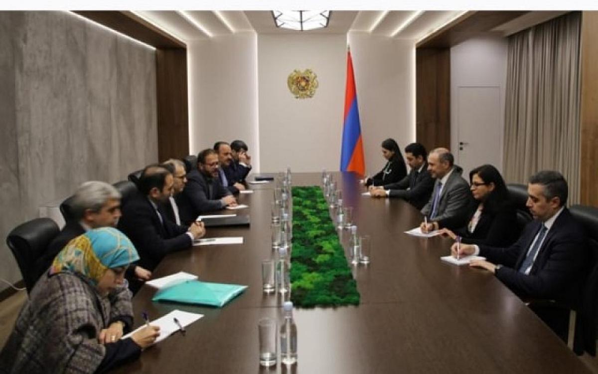 Ermənistan və İran siyasi məsləhətləşmə apardı