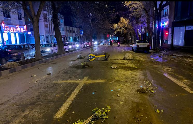 Etirazçılar Tejranda SEPAH-ın binalarını yandırır -