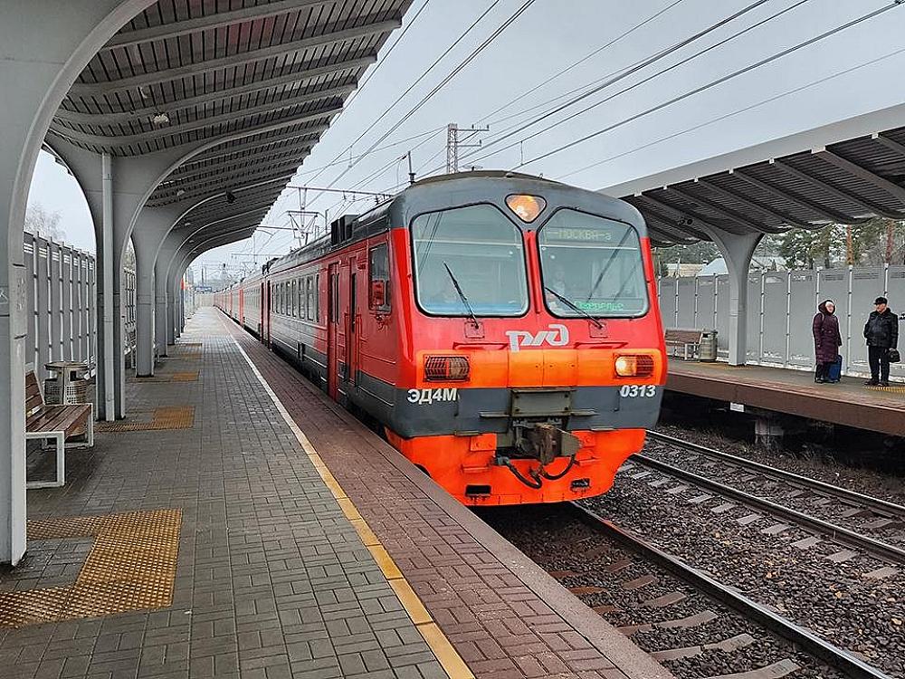 Rusiyada faciə: qatardan yıxılan yeniyetmə 