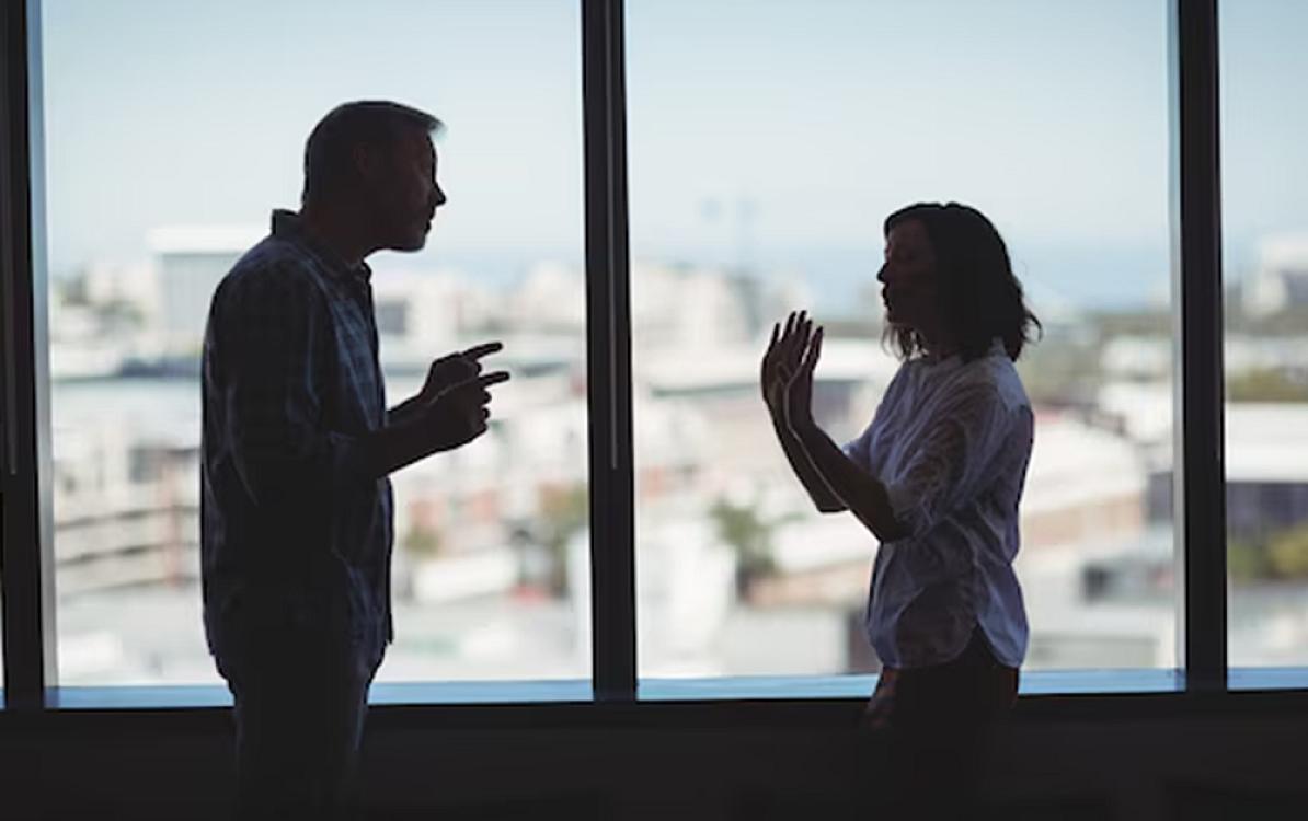 Müəllimi məktəbdə ölümlə hədələyib - 