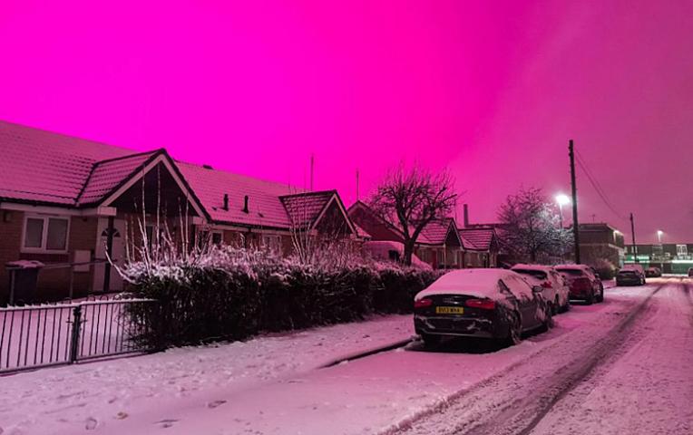 İngilisləri çaşdıran çəhrayı səma - 