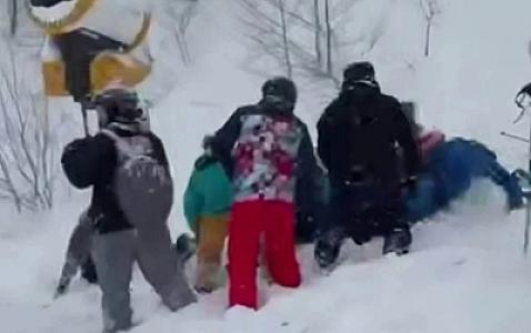 Gürcüstanda turistlər qar uçqunu altında qaldı - 