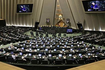 İranda etirazlar fonunda parlamentin 