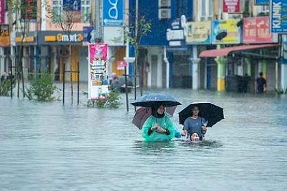 Thousands of people have been evacuated in Malaysia due to natural disasters.