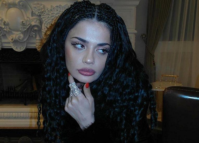 Azərbaycanlı müğənninin 4 min manatlıq idman ayaqqabısı... - 