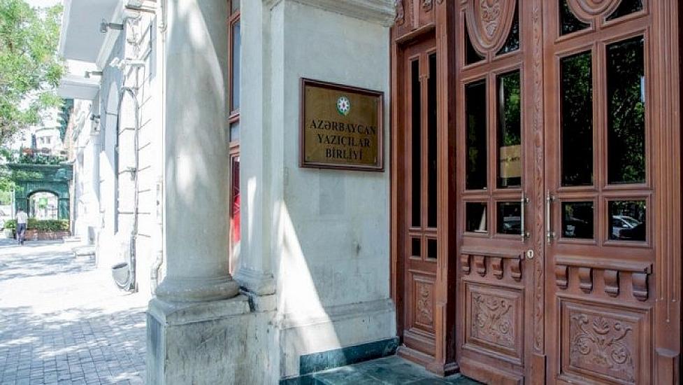 15 manat üzvlük haqqını ödəməyən şair və yazıçıların 