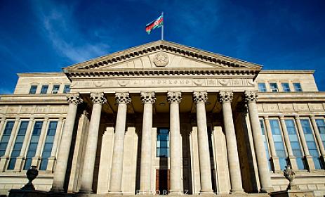 Ali Məhkəmədən müflis banklarla bağlı 