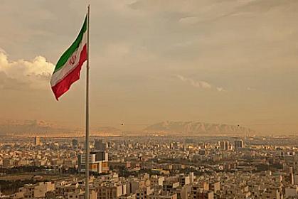 В Тегеране началась церемония похорон 100 человек, погибших в результате беспорядков.