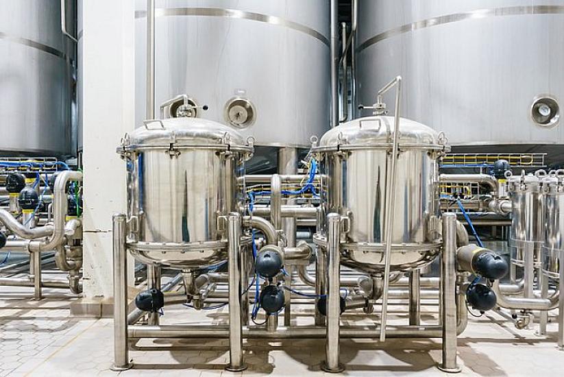 Kişi işdəki mikserə ilişib 