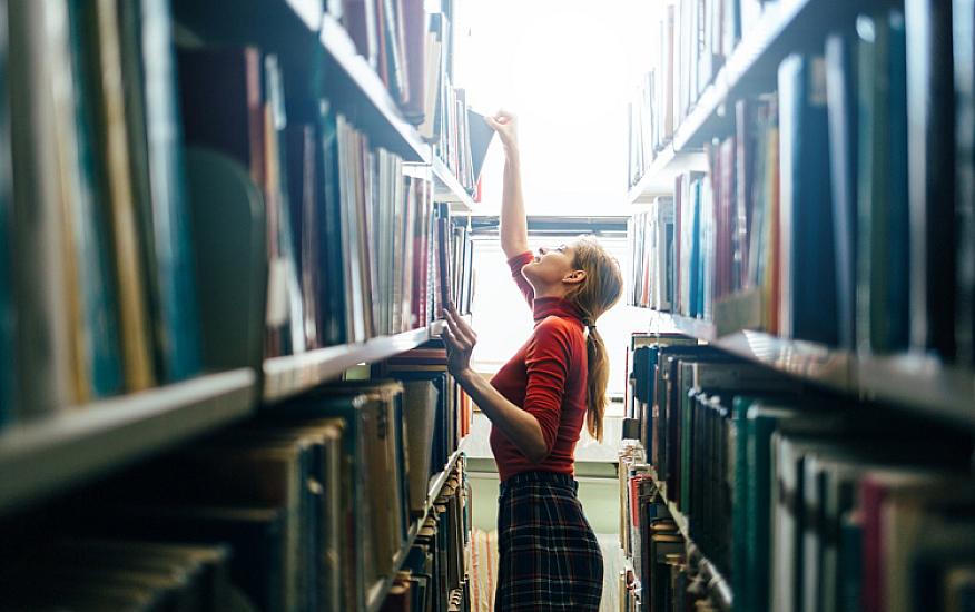 Kitab oxuyan dövlət işçilərinə ikiqat maaş veriləcək - 