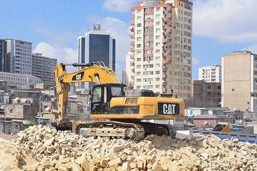 Xətaidə ev çökdü: Sakinlər məcburi 