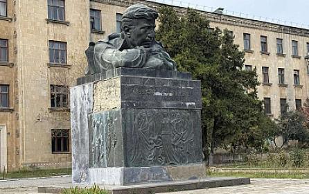 Bakıda Cəfər Cabbarlının büstünün restavrasiyasına 