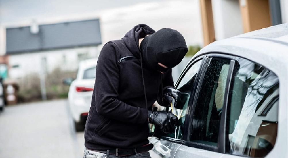 Binəqədidə maşın qaçıran şəxs 