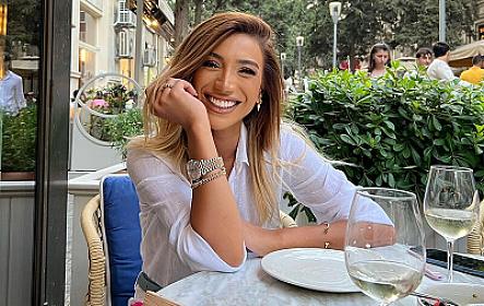 Röya bu məşhur mahnılarının sözlərini özü yazıbmış...