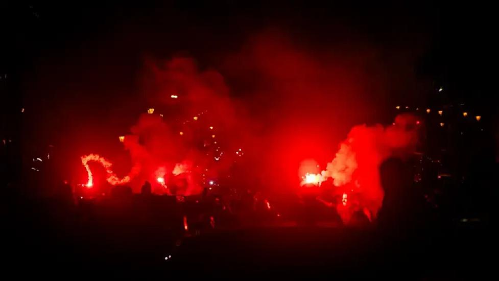 Azarkeşlər Parisi "partlatdılar" - 