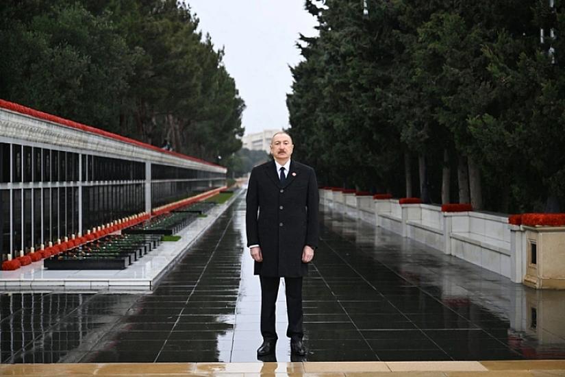 İlham Əliyev Şəhidlər xiyabanını ziyarətlə bağlı 