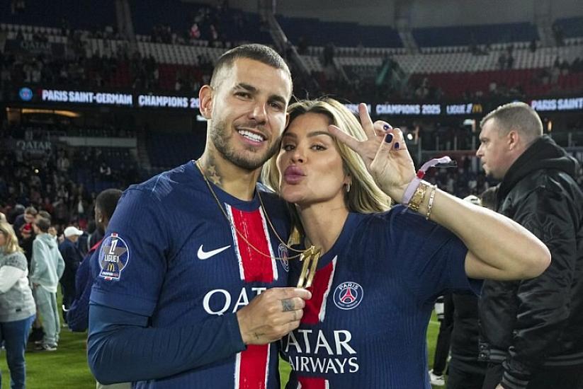 Ulduz futbolçu və həyat yoldaşı 