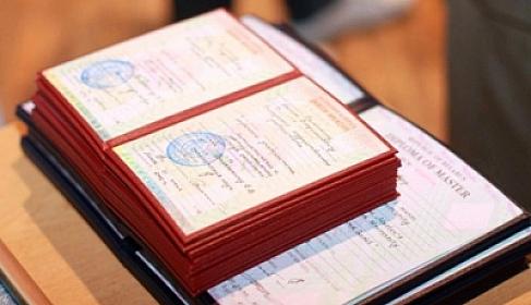 Universitetdən tələbələrin diplomu ilə bağlı 