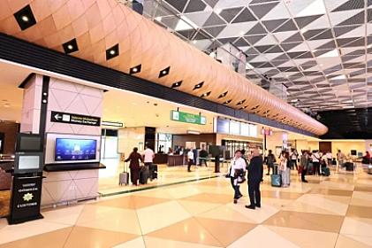 Aeroport gömrüyündə 