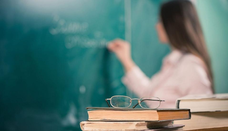 Videosu yayılan müəllim işdən çıxarıldı