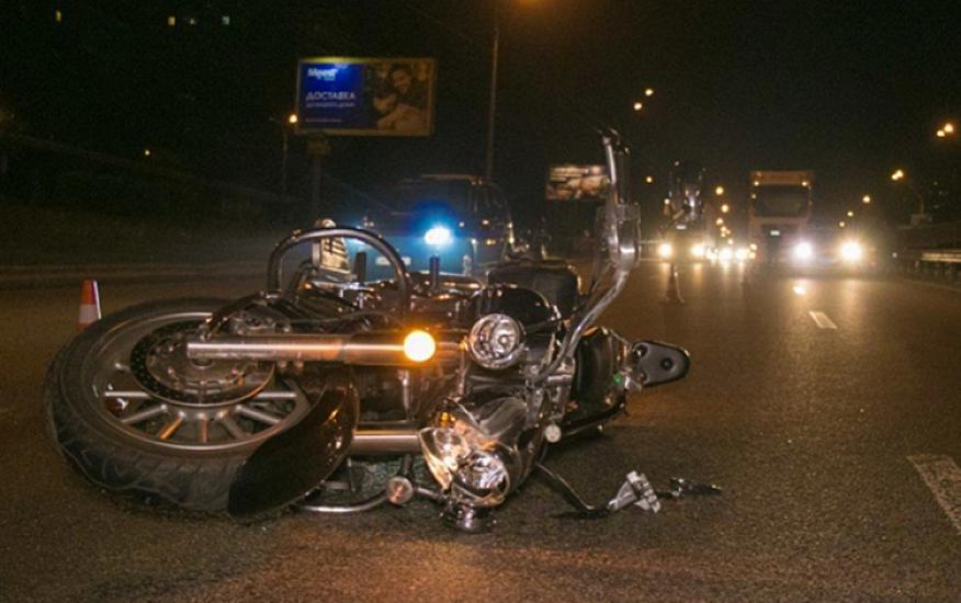 Motosiklet avtomobillə toqquşdu -