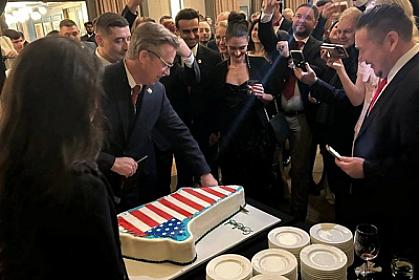 ABŞ-də Qrenlandiyanı "kəsib yedilər" -