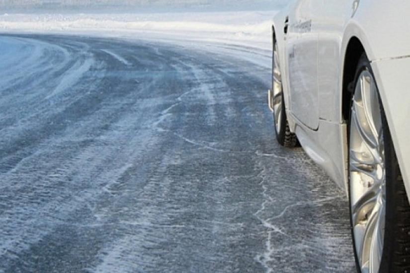 Polis buzlu yollarla bağlı