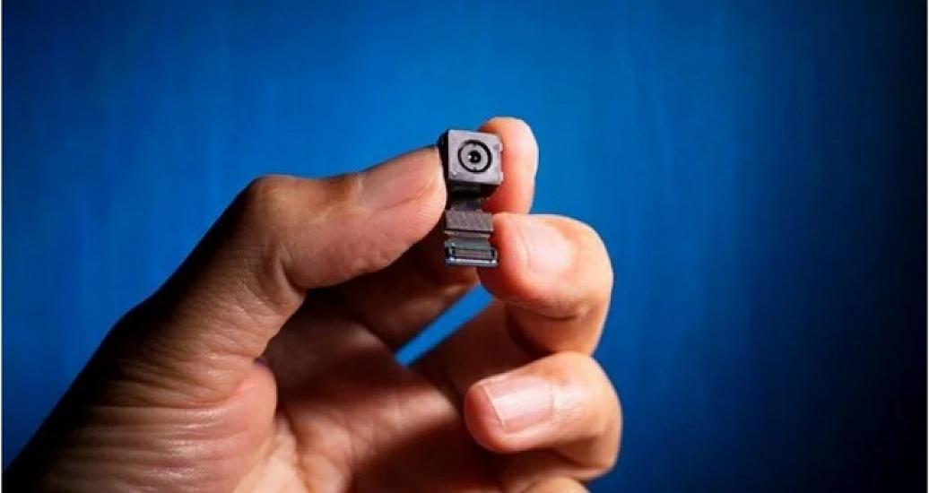 Məmurun evinə gizli kamera quraşdırdı - 