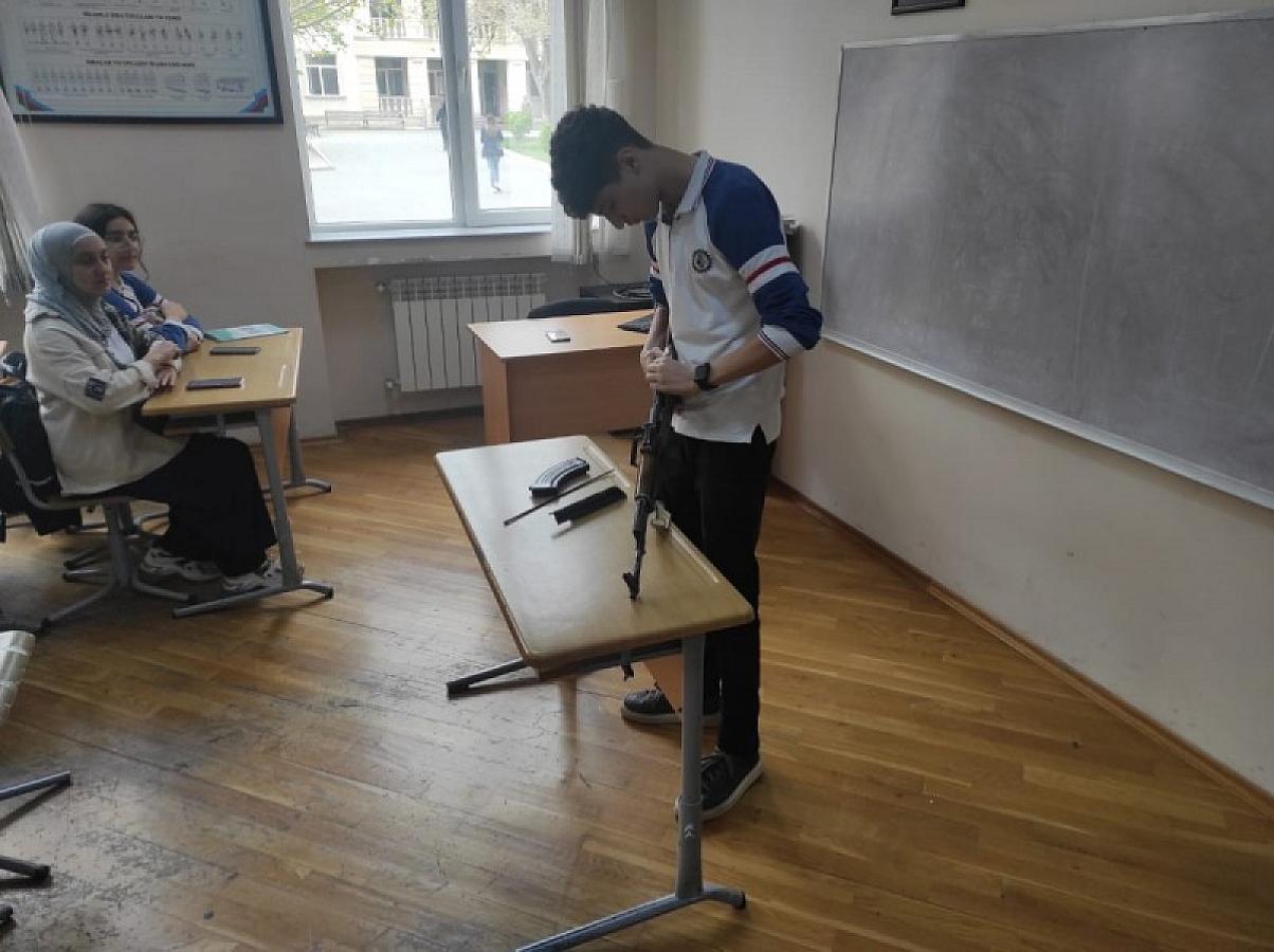 Один из способов быть готовым к войне в любой момент — это вот так —