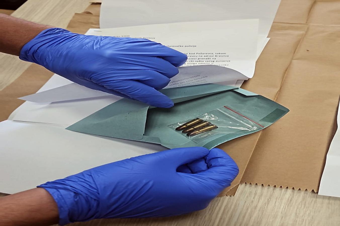 Daxili İşlər nazirinə içinə güllələr qoyulmuş