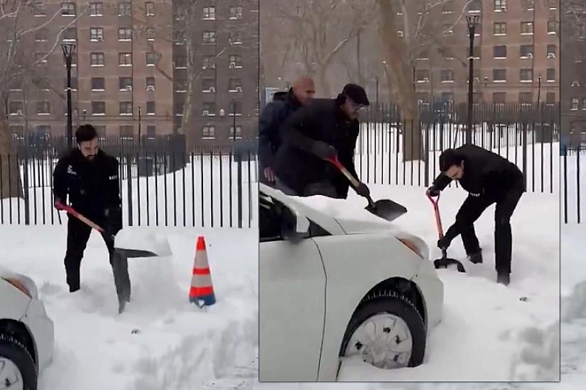 Nyu-York meri kürəklə 