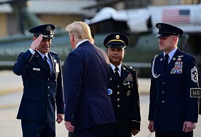 Tramp hərbi komandanlıqla görüşdü