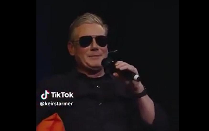 Makronu məsxərəyə qoyub 