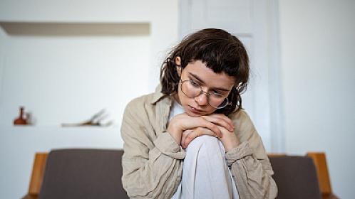 Uzunmüddətli subaylıq gənclərin psixoloji durumuna 