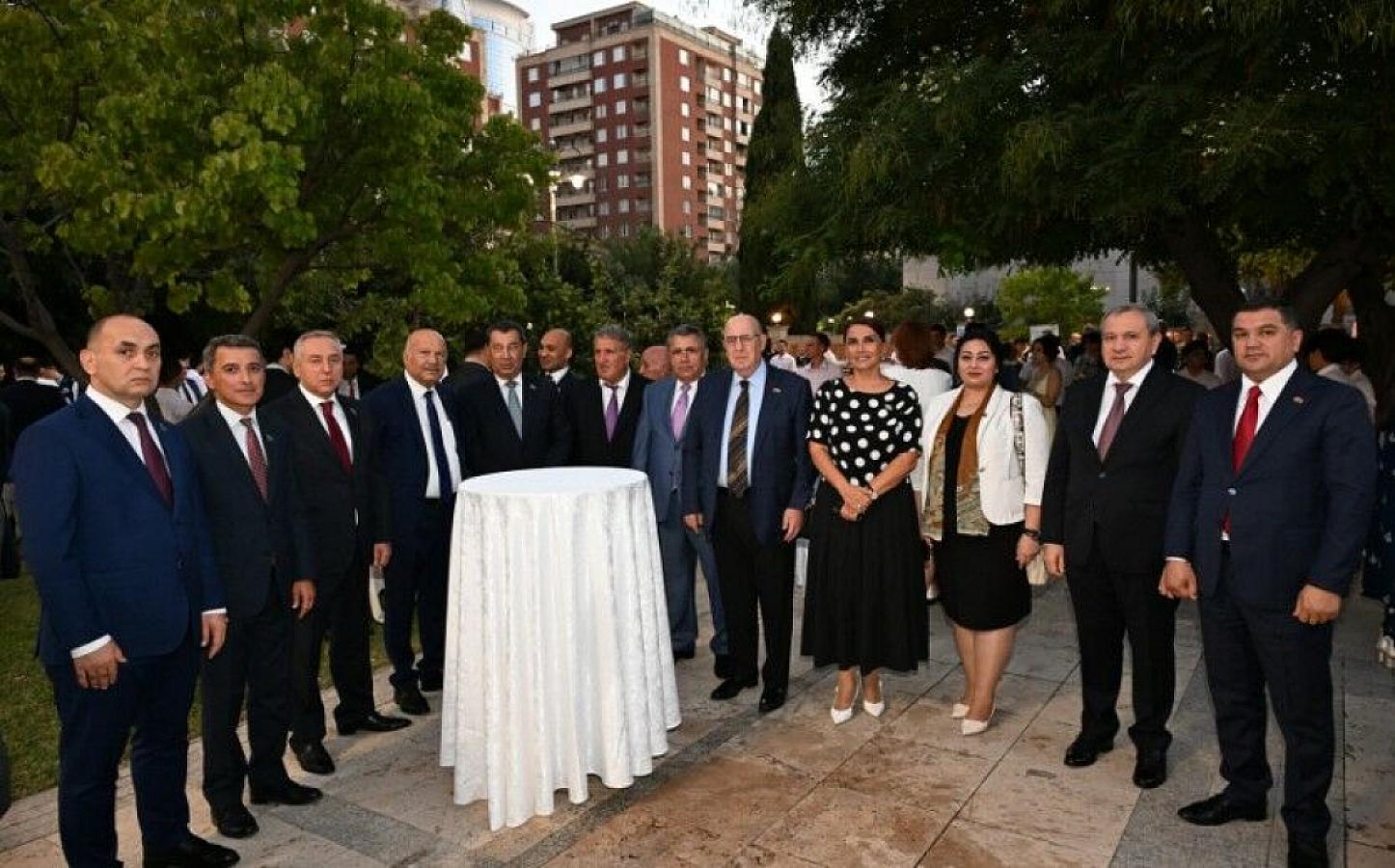 В Баку отметили День Победы и День вооруженных сил Турции -