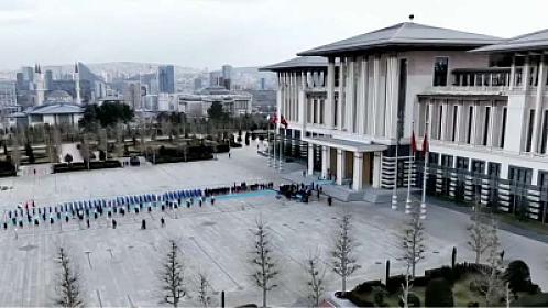 Türkiyədə səfərdə olan prezident yıxıldı -