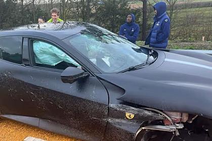 İki futbolçu "Ferrari" ilə qəzaya düşdü - 