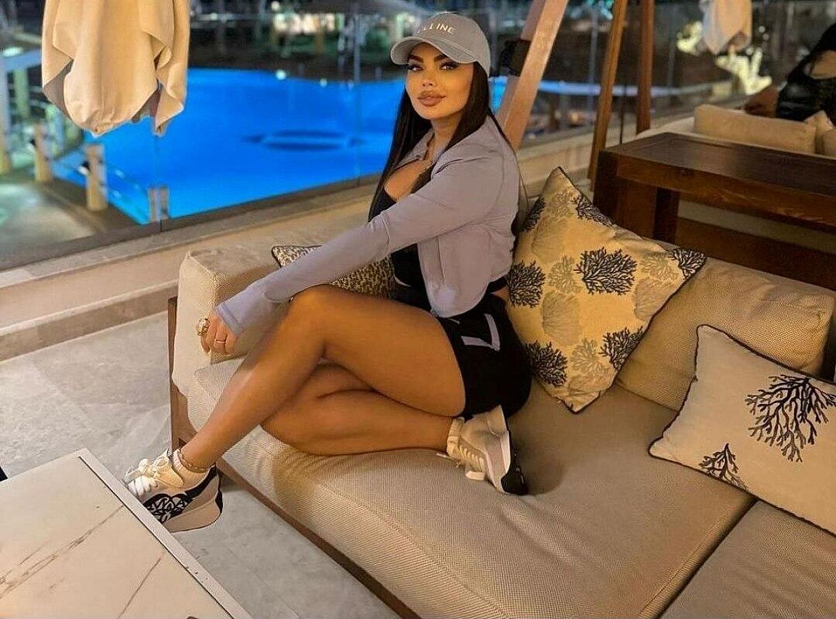 Azərbaycanlı müğənninin Bodrumdan bikinili VİDEOsu yayıldı