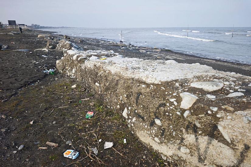 Lənkəranda geri çəkilən Xəzər dənizində nəhəng