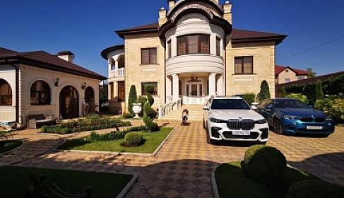 Qızıl unitazlı ev satışa çıxarıldı: sabiq yol polisi rəisinin dəbdəbəli villası hərracda - 