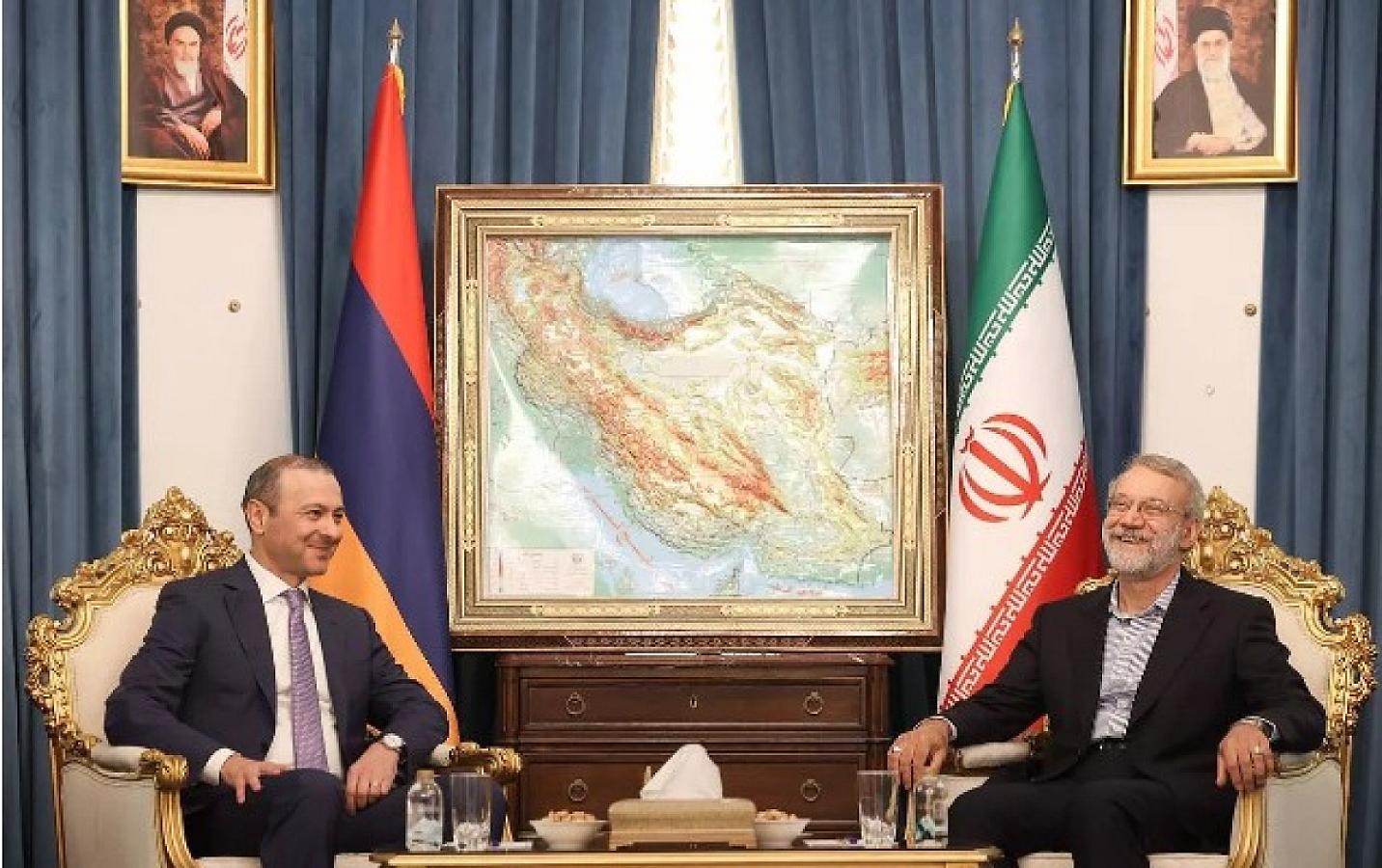 Qriqoryan iranlı həmkarı ilə 